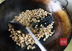 Illustration of how to make spinach and mushroom fried noodles 2