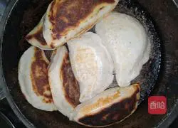 Illustration of how to make leek and potato box 9