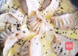 Omelette Illustration of making dumplings 6