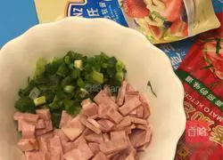 Illustration of how to make bacon, chive and shredded buns 7