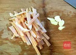 Illustration of how to make dried squid and peanut pork ribs soup 2