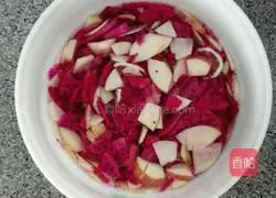 Illustration of making homemade health enzymes 4