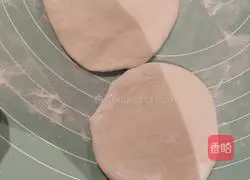 Illustration of how to make sauced pork buns 10