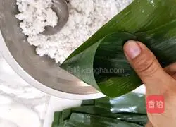 Illustration of how to make crystal rice dumplings 4