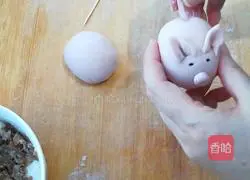 Illustration of how to make piglet fresh meat buns 10