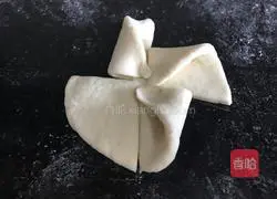 Illustration of how to make windmill steamed buns 11