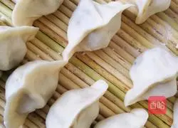 Illustration of how to make pork stuffed dumplings 8