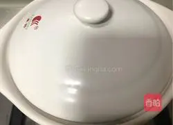 Cantonese-Tomato and Potato Spare Ribs Soup Illustration 4