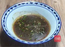 Illustration of how to make beef rib soup and rice noodles 12