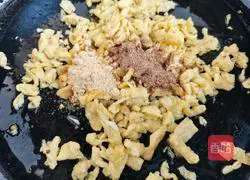 Illustration of how to make corn dough with bamboo shoot leaves and oil residue 12