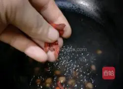 Illustration of how to make purple rice and red date dumplings 14