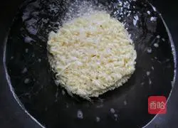 Illustration of how to make fried noodles with eggs 2