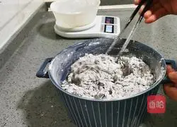 Illustration of how to make black rice steamed buns 11