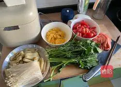 How to make tomato and enoki mushroom and bean skin soup Illustration 1