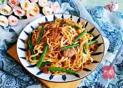 Illustration of how to make steamed braised beans and braised noodles 12