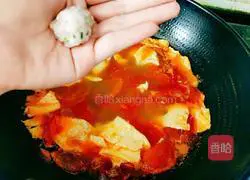 Illustration of how to make tomato, egg and meatball soup 17