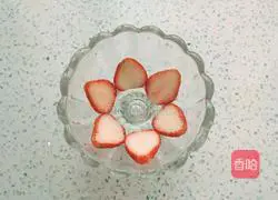 Strawberry Milkshake Recipe Illustration 2