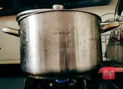 Peanuts, Soybeans and White Radish Chicken Soup Illustration 8