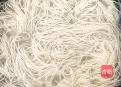 Illustration of how to make Kuaishou cold noodles 1