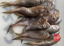 Illustration of how to make big-headed fish ball soup 1