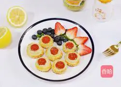 Illustration of how to make sausage flying cake rolls 11