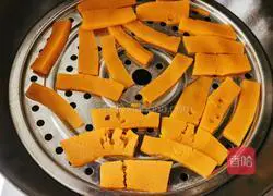 Illustration of how to make pumpkin rolls 2