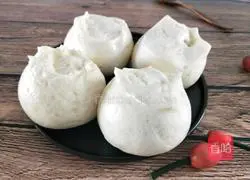 Illustration of how to make flowering steamed buns 1