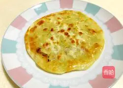 Illustration of how to make dumpling skin green onion cake 8