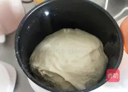 Illustration of how to make pickled cabbage and pork buns 3