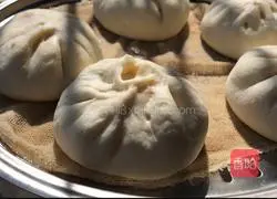 Illustration of how to make pork buns with mushrooms, cabbage and meat 14