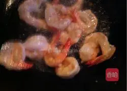 Illustration of how to fry shrimp balls in oil 6