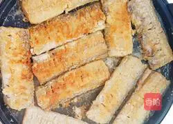 Illustration of how to cook hairtail with sauce 7