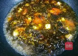 Illustration of how to make seaweed, tomato and tofu soup 5