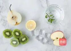 Illustration of how to make kiwi and pear juice 1