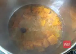 Illustration of how to make pumpkin and white fungus custard 8