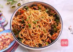 Illustration of how to make green pepper and egg noodles 18