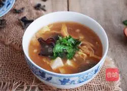 Illustration of a new nutritious way to eat instant spicy spicy soup 14