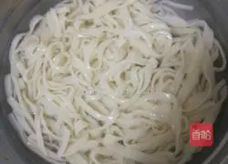 Illustration of how to make ham fried noodles 5