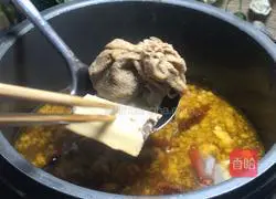 Illustration of how to make beef rib soup and rice noodles 6