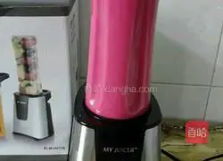 How to make red dragon fruit and mango juice Illustration 5