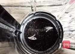 Illustration of how to make black bean and black sesame paste (wall-breaking machine version) 4