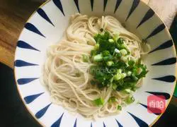 Illustration of how to make beef noodles in clear soup 4