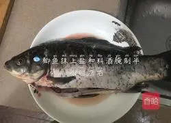 Illustration of how to make mushroom and crucian carp soup 1