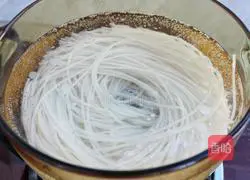 Illustration of how to make fried rice noodles 8