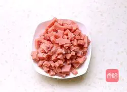 Illustration of how to make scallion and ham rolls 1