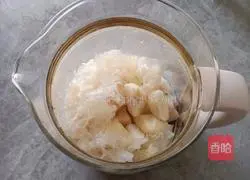 Illustration of how to make horseshoe snow pear and white fungus soup 5