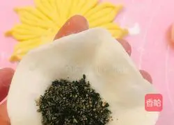 Illustration of how to make sunflower steamed buns 11