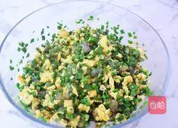 Illustration of how to make three fresh buns with dumpling skin 9