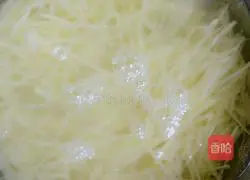 Illustration of how to make fried potato shreds 3