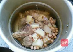 Peanut Lotus Root Pork Rib Soup Recipe Illustration 6